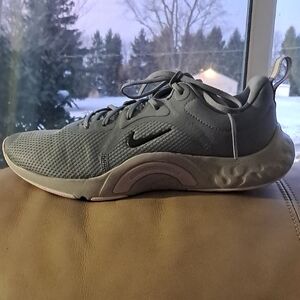 Nike Renew In-Season TR 11 - Size 8